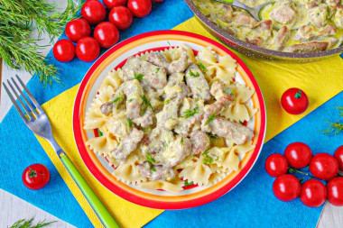 Бефстроганов из свинины со сметаной