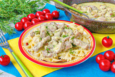 Бефстроганов из свинины со сметаной