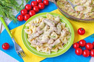 Бефстроганов из свинины со сметаной