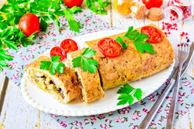 Рулет из фарша с сыром в духовке