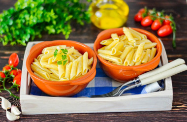 Макароны в казане на плите