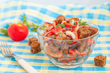 Салат с фасолью и помидорами