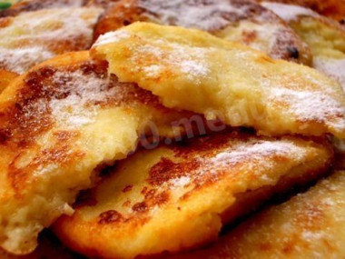 Сырники с бананом из муки и творога на яйцах