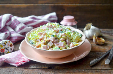 Салат с пекинской капустой ветчиной и огурцом