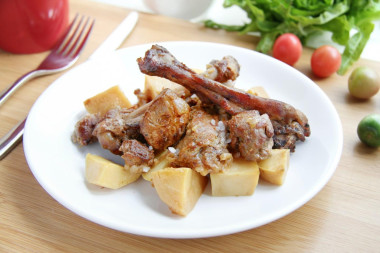 Гусь в мультиварке кусочками с картошкой