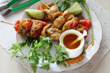 Сочный шашлык из курицы в духовке на шпажках