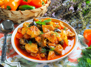 Мясо свинина с баклажанами на сковороде
