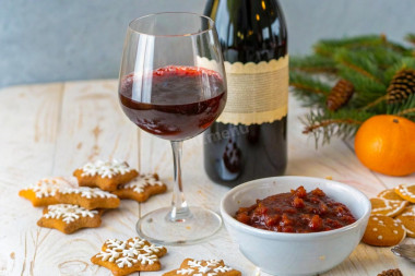 Вино из забродившего варенья