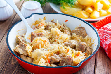 Тушеная квашеная капуста с мясом