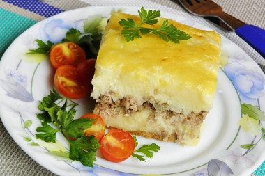 Классическая картофельная запеканка с фаршем в мультиварке