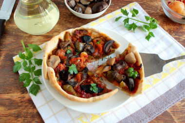 Постная пицца с маринованными грибами и болгарским перцем