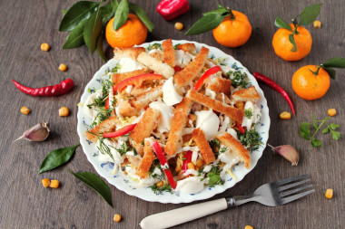 Салат Ревнивец с моцареллой, сухариками и мандаринами