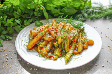 Кабачки с соевым соусом и чесноком на сковороде