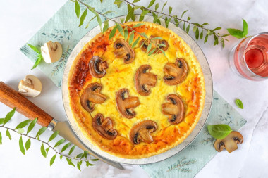 Киш с грибами и сыром