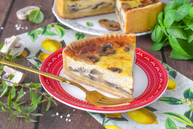 Киш с грибами и сыром