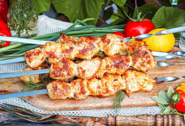 Шашлык из куриной грудки на мангале
