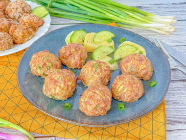 Фрикадельки диетические из индейки с цукини в духовке