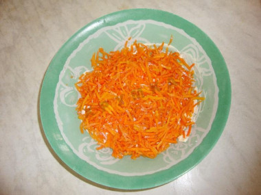 Рецепт - Салат с чипсами и копченой курицей - Шаг 6 -  Кладем вторым слоем