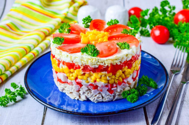 Салат с курицей и крабовыми палочками