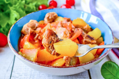 Тушеная картошка с мясом в казане