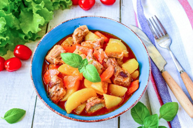 Тушеная картошка с мясом в казане
