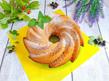Пышный пирог со сгущёнкой в духовке