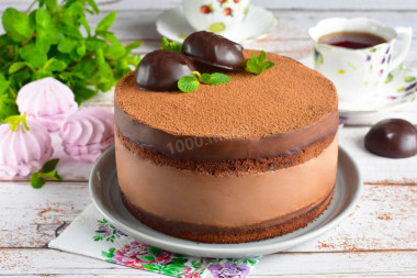 Шоколадный муссовый торт бисквитный