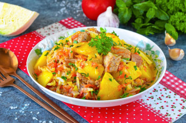 Бигус из свежей капусты с мясом и картошкой