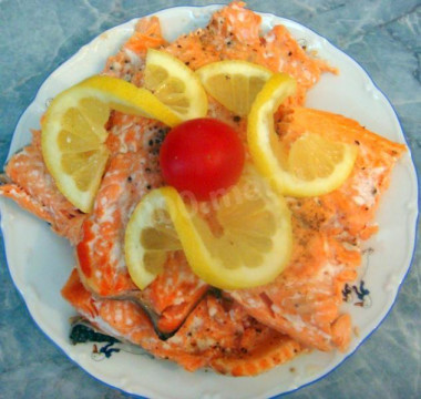 Радужная форель в духовке с лимоном