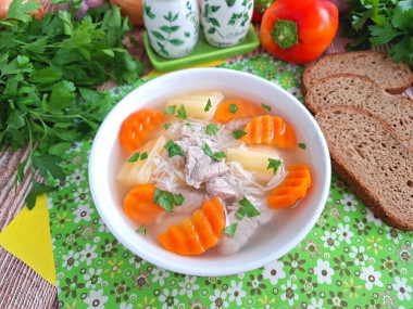 Суп с мясом и вермишелью