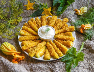 Кабачки дольками в духовке в панировке с сыром