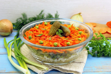 Салат с курицей и солеными огурцами