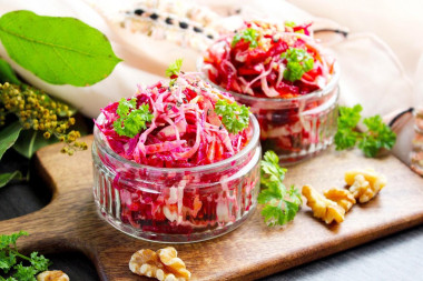 Салат Здоровье с морковью свеклой капустой и йогуртом