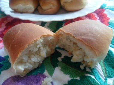 Пирожки рисовые дрожжевые печеные с яйцом