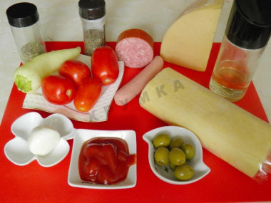 Рецепт - Квадратная пицца с перцем и сыром - Шаг 1 - Набор ингредиентов.Тесто необходимо заранее разморозить согласно информации на упаковке.