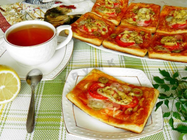 Рецепт - Квадратная пицца с перцем и сыром - Шаг 9 -  Подавайте теплыми.Приятного аппетита.