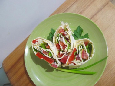 Рецепт - Рулет лавашный с начинкой из томатов и сыра - Шаг 7 -  Приятного аппетита!