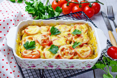 Куриное филе с картошкой и помидорами в духовке