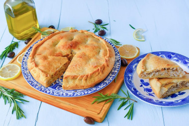 Пирог с рыбой и рисом