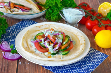 Греческий гирос с курицей классический