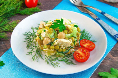 Салат с курицей и маринованными грибами