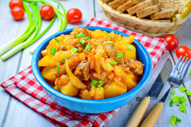 Рагу с капустой картошкой и мясом