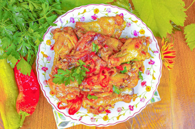 Куриные крылышки в казане на костре
