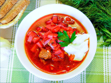 Горячий свекольник классический с мясом
