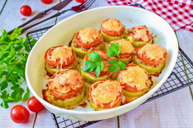 Кабачки в духовке с фаршем и помидорами