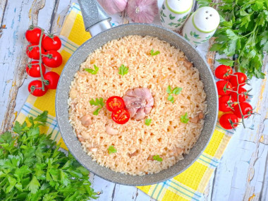 Свинина с рисом на сковороде