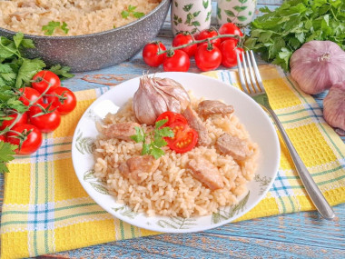 Свинина с рисом на сковороде