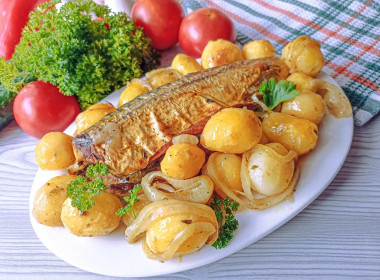Скумбрия запеченная в рукаве с картошкой в духовке