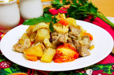 Овощи с мясом в горшочках