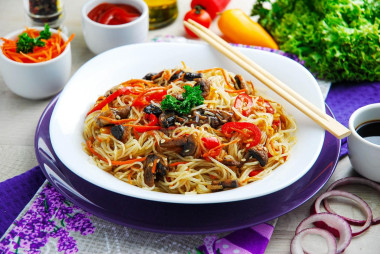 Фунчоза с грибами и овощами